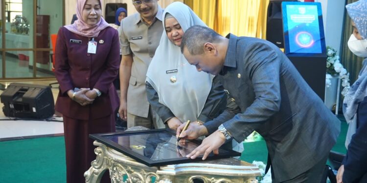 Bupati Paser Launching Command Center dan Aplikasi Unggulan