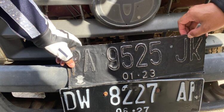 Polisi Amankan Truk Bernopol Ganda di SPBU, Kompol Gulo: Biar Bisa Dua Kali Isi