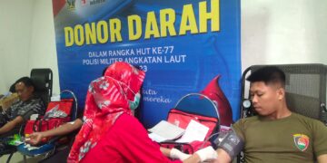 Jiwa Raga Demi Kemanusiaan, Personil Brimob Lakukan Donor Darah di HUT Ke-77 PM Angkatan Laut 