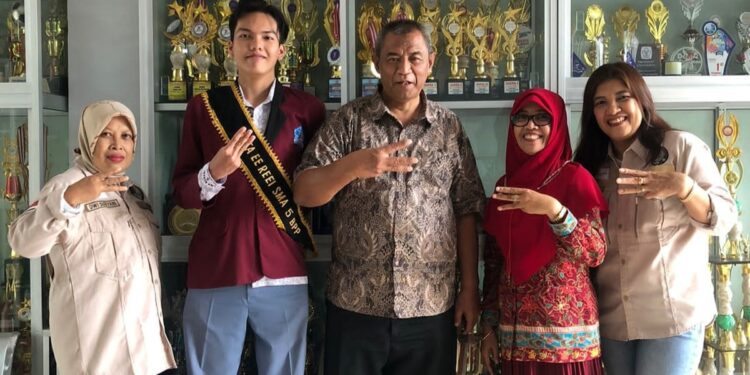 Bawa Misi Lingkungan, Kevin Fransiskus Manik Didaulat Jadi Duta Eco Enzyme