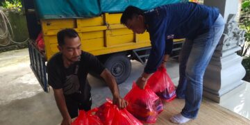 Menyambut Hari Raya Nyepi, Warga Hindu Satbrimob Polda Kaltim Lakukan Bakti Sosial 