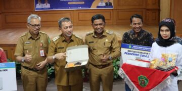 Wakil Gubernur Kaltim Serahkan Bantuan untuk UMKM PPU