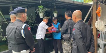 Kunjungi Sesepuh Pinandita, Warga Hindu Satbrimob Polda Kaltim Lanjutkan Program Berbagai Kasih