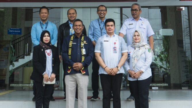 Kepala Kanwil DJP Kaltimtara Terkesan Dengan Layanan Berbasis Teknologi di MPP Kukar