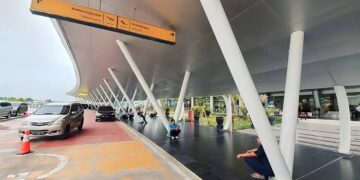 Pemudik Melalui Bandara APT Pranoto Naik Hingga 40 Persen