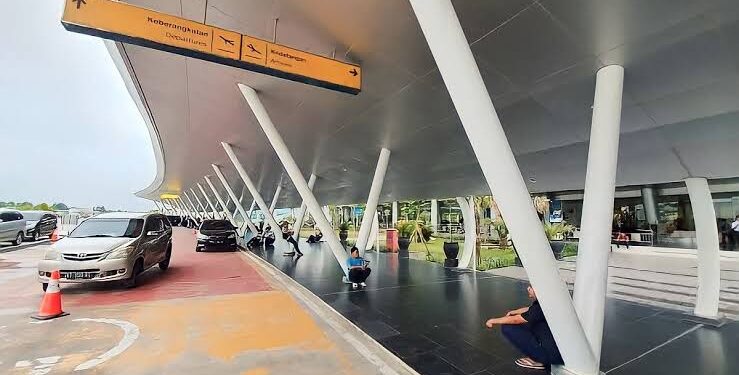 Pemudik Melalui Bandara APT Pranoto Naik Hingga 40 Persen