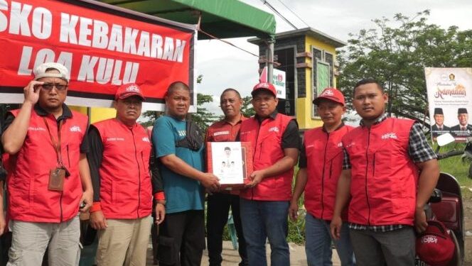 Kerabat Rendi Solihin Salurkan Bantuan untuk Korban Kebakaran di Loa Kulu