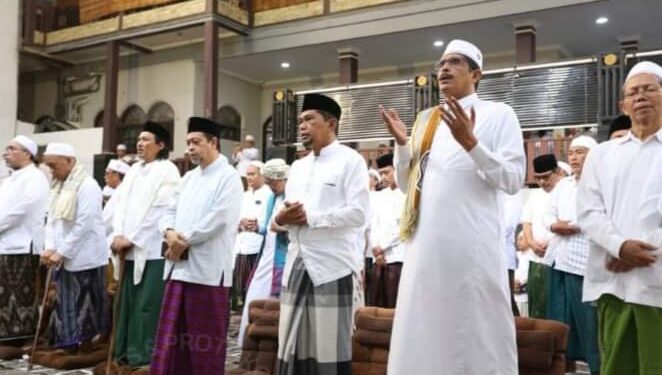 Hamdam Hadiri Haul Akbar di Pamekasan