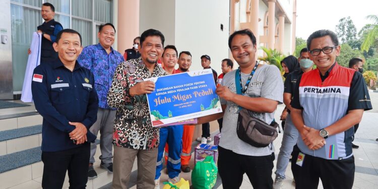 Bupati PPU Salurkan Bantuan Bapokting SKK Migas ke Masyarakat