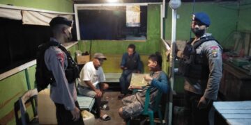 Sambangi Pos Kamling, Langkah Brimob Polda Kaltim Ciptakan Kamtibmas