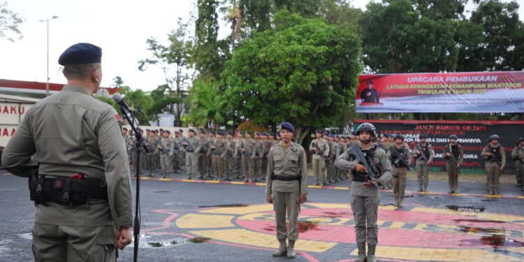 Tingkatkan Kemampuan Personel, Dansat Brimob Kaltim Pimpin Upacara Pembukaan Latihan Kemampuan Wanteror