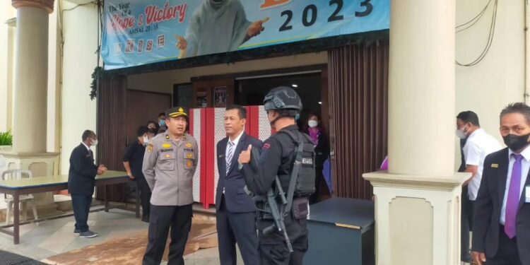 Personil Detasemen Gegana Amankan Kegiatan Ibadah Kenaikan Isa Al-Masih Umat Kristiani