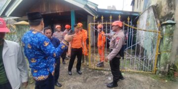 Quick Respons, Brimob Kaltim Datangi TKP Tanah Longsor Yang Menimpa Rumah Warga