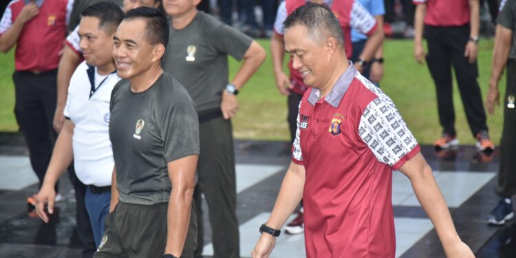 Jalin Keakraban, TNI-Polri Gelar Olahraga Bersama di Makodam VI/Mlw