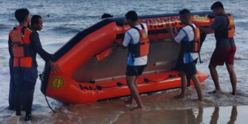 Tiga Remaja Hilang Digulung Ombak di Pantai Banua Patra