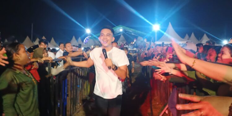 Takjub dengan Antusias Masyarakat Desa Sabintulung, Indra Sinaga: Capek Saya Hilang