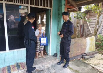 Bhakti Brimob Kaltim Kepada Masyarakat Yang Membutuhkan