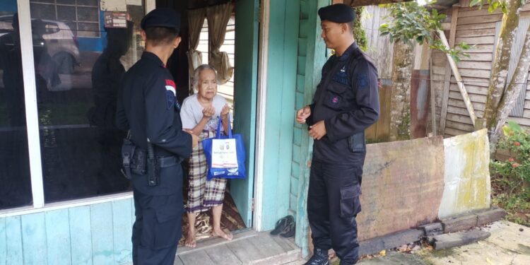 Bhakti Brimob Kaltim Kepada Masyarakat Yang Membutuhkan