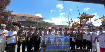 Memeringati Hari Raya Galungan, Umat Hindu di Lingkungan Polda Kaltim Lakukan Persembahyangan Bersama