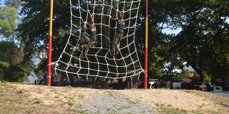 Dansat Brimob Polda Kaltim Resmikan Halang Rintang Wajracyena