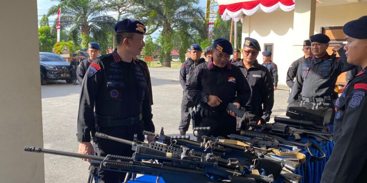 Jelang Pemilu 2024, Dansat Brimob Polda Kaltim Cek Kesiapan Personel, Kendaraan dan Peralatan