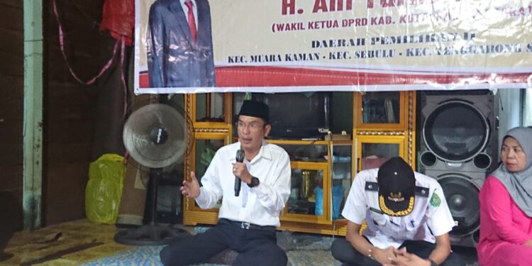 Reses di Desa Muara Kaman Ulu, Alif Turiadi Siap Bantu Perjuangkan Sektor Pendidikan dan Perikanan