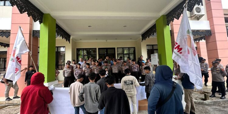 Mahasiswa Desak Ketua DPRD Kukar Mundur dan PAW PKB Dipercepat