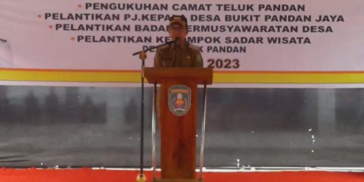 Bupati Kutim Lantik Pokdarwis Teluk Pandan, Diminta Fokus Genjot PADes