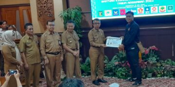 Pemkab Kutim Serahkan Bankeu Parpol, Ini Urutan Partai Penerima Terbanyak….