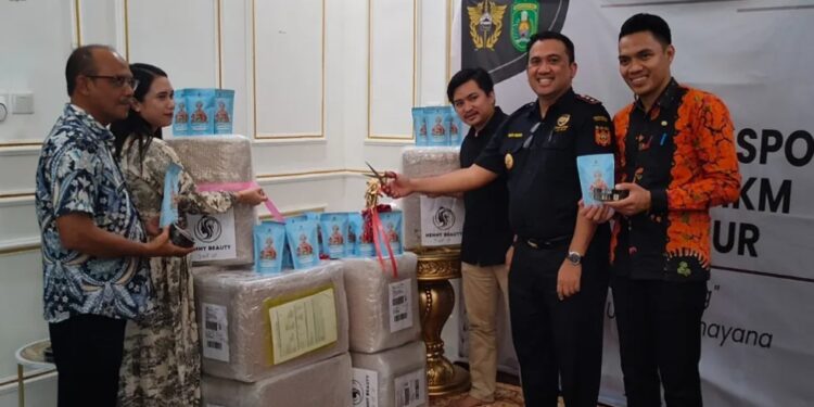 Pemkab Kutim dan Bea Cukai Sangatta Lepas Ekspor Perdana Henny Beauty ke Hongkong