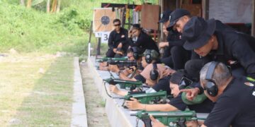 Tingkatkan Kualitas, Polhut Latihan Menembak Bersama Brimob