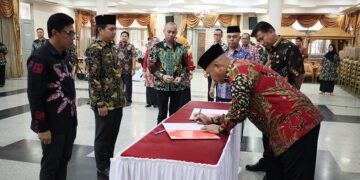 Bupati Edi Damansyah Lantik 16 Pejabat dan Camat 