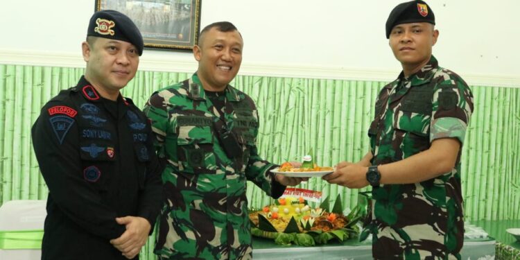 Rayakan HUT TNI Ke-78, Komandan dan Pejabat Utama Batalyon C Pelopor Kunjungi Mako Batalyon Kaveleri 13/Satya Lembuswana