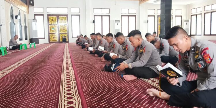 Bentuk Karakter Polisi Humanis, Brimob Polda Kaltim Laksanakan Binrohtal