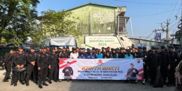 Sambut HUT Brimob Ke – 78, Batalyon A Pelopor Brimob Kaltim Bersih-bersih Pasar