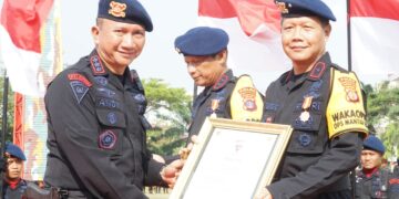 Korps Brimob Anugerahi Kapolda dan Wakapolda Kaltim Warga Kehormatan Brimob di Momen HUT Brimob Polri Ke-78