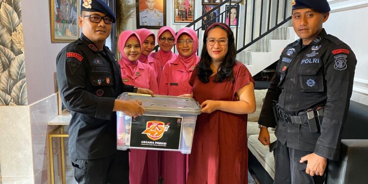 Peringati HUT Ke-49 Pasukan Gegana, Detasemen Gegana Brimob Kaltim Salurkan Bhakti Sosial dan Anjangsana