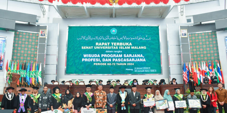 Rapat Terbuka Senat Unisma Malang Memeriahkan Wisuda Ke-72 Tahun 2024