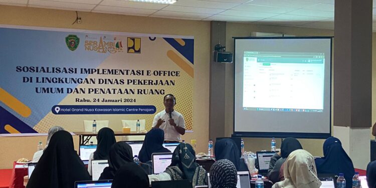Diskominfo PPU Lakukan Pendampingan Layanan e-Office pada Dinas PUPR 