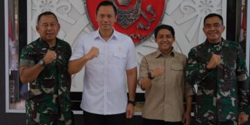 Pangdam VI/Mlw Mewakili Panglima TNI Terima Sertifikat Tanah Kogabwilhan II