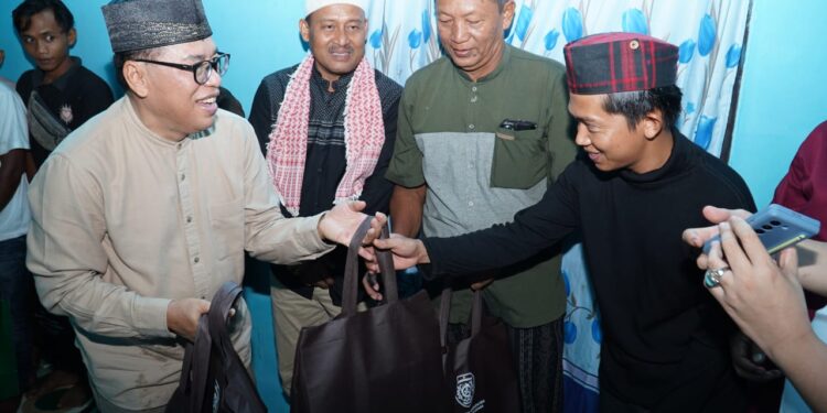 Suasana Haru dan Kekompakan, Makmur Marbun Berbaur dalam Sahur Bersama Warga Desa Labangka Barat