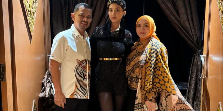 Tampil Memukau di IFW 2024, Putri Ramadhani Suci Tri Mukti Kenakan Busana Terbaru Ian Adrian 