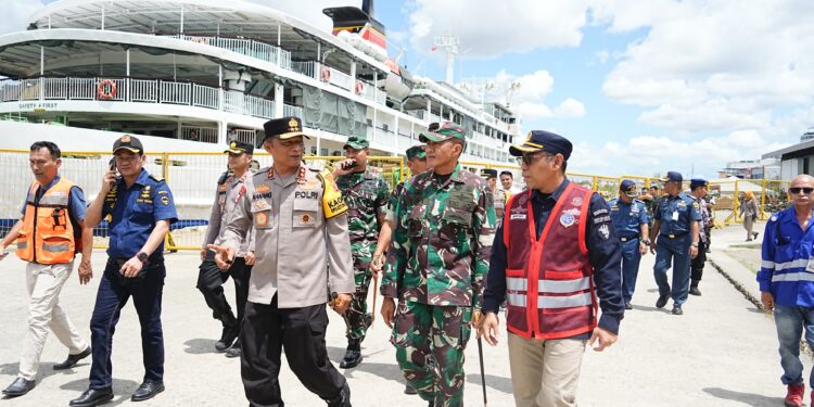 Kapolda Kaltim dan Pangdam VI/Mlw Pimpin Patroli di Samarinda, Pastikan Keamanan Jelang Idul Fitri