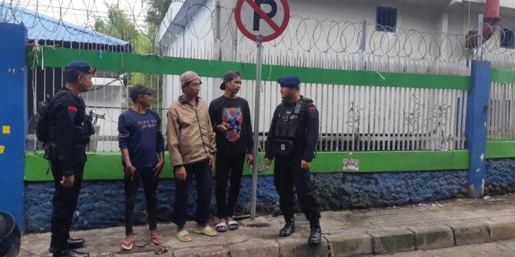 Sambangi Pelabuhan Semayang: Brimob Kaltim Siaga Pantau Arus Balik Lebaran