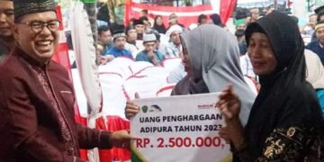Pj Bupati PPU Berikan Bonus Gemilang kepada Pahlawan Kebersihan, Prestasi Meraih Piala Adipura Tahun 2023
