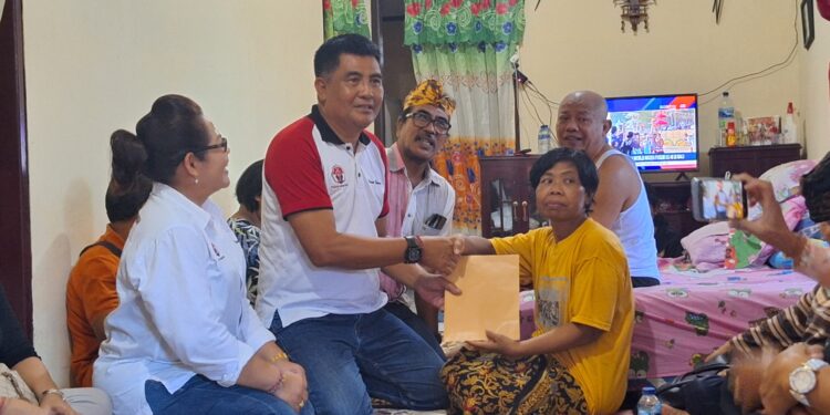 Peduli Sesama, Puskor Hindunesia Kaltim Bantu Purnawirawan Polri di Balikpapan