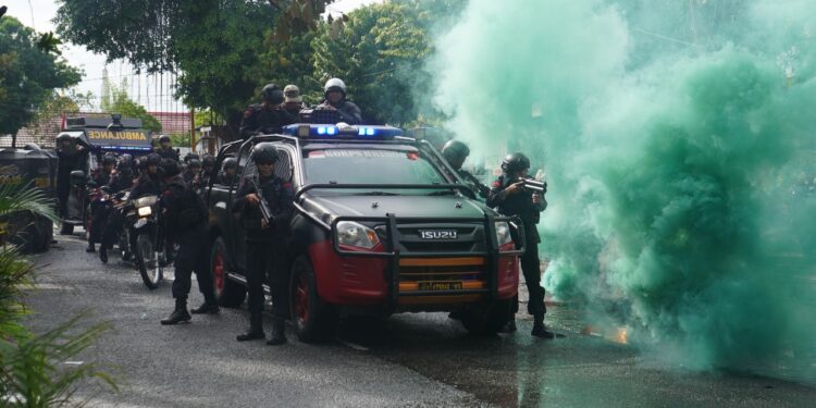 Brimob Kaltim Sukses Atasi Kerusuhan dan Bebaskan Sandera di Kantor PLN Balikpapan