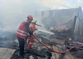Kebakaran Hebat di Samarinda: Tim SAR Brimob Kaltim Beraksi Cepat