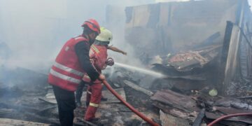 Kebakaran Hebat di Samarinda: Tim SAR Brimob Kaltim Beraksi Cepat