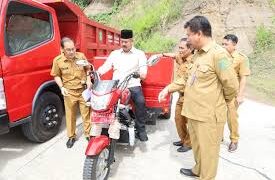 Kota Bangun Darat Distribusikan 10 Armada Pengangkut Sampah, Warga Sambut Positif